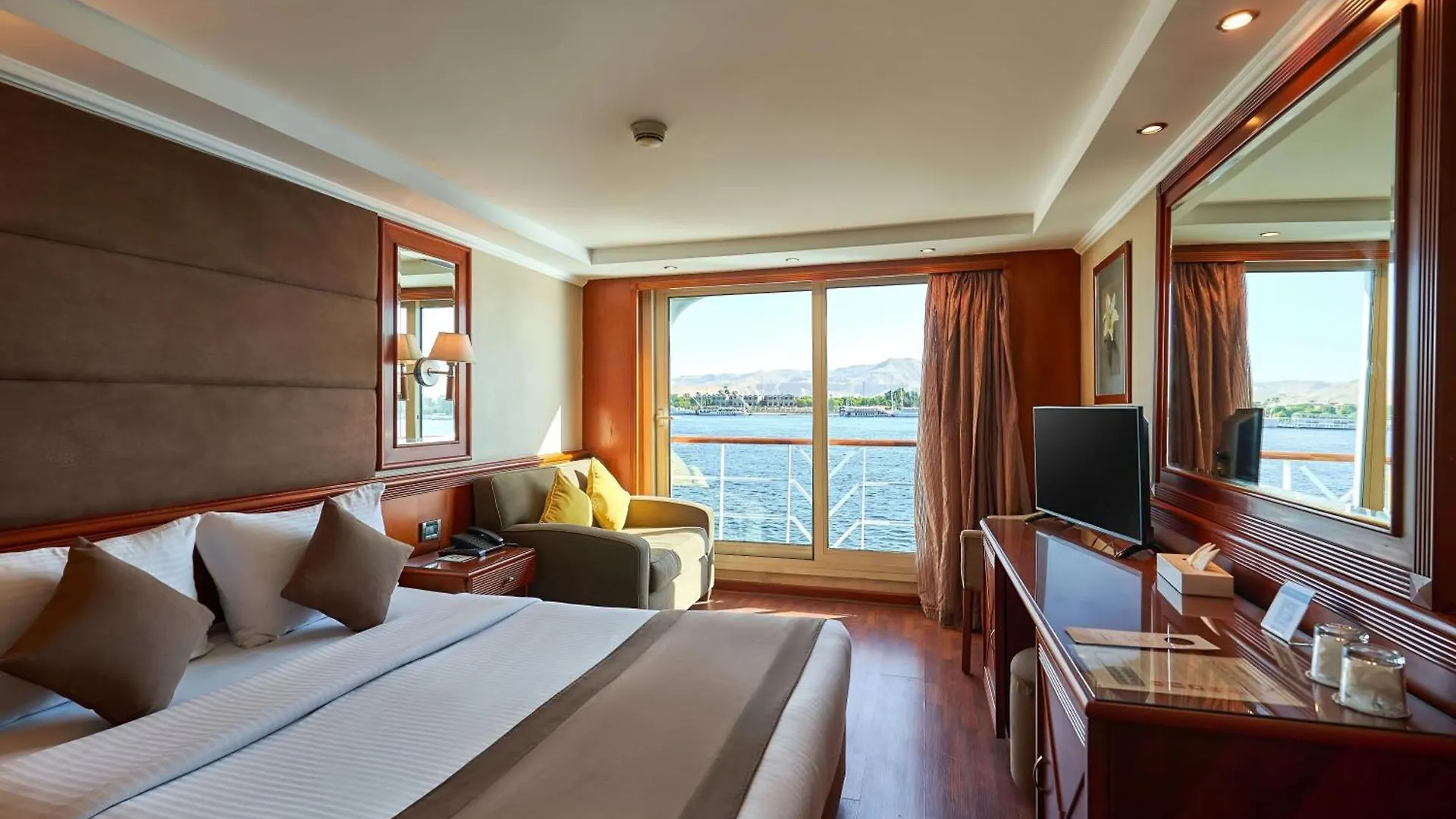 Botel Nile Cruise Royal Queen I Every Saturday From Luxor 4 Nights, And Every Wednesday From Aswan 3 Nights
